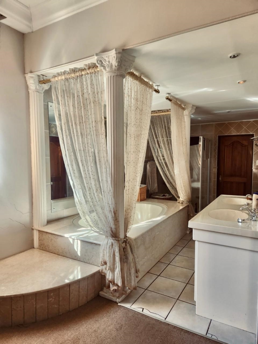 4 Bedroom Property for Sale in Wilkoppies North West